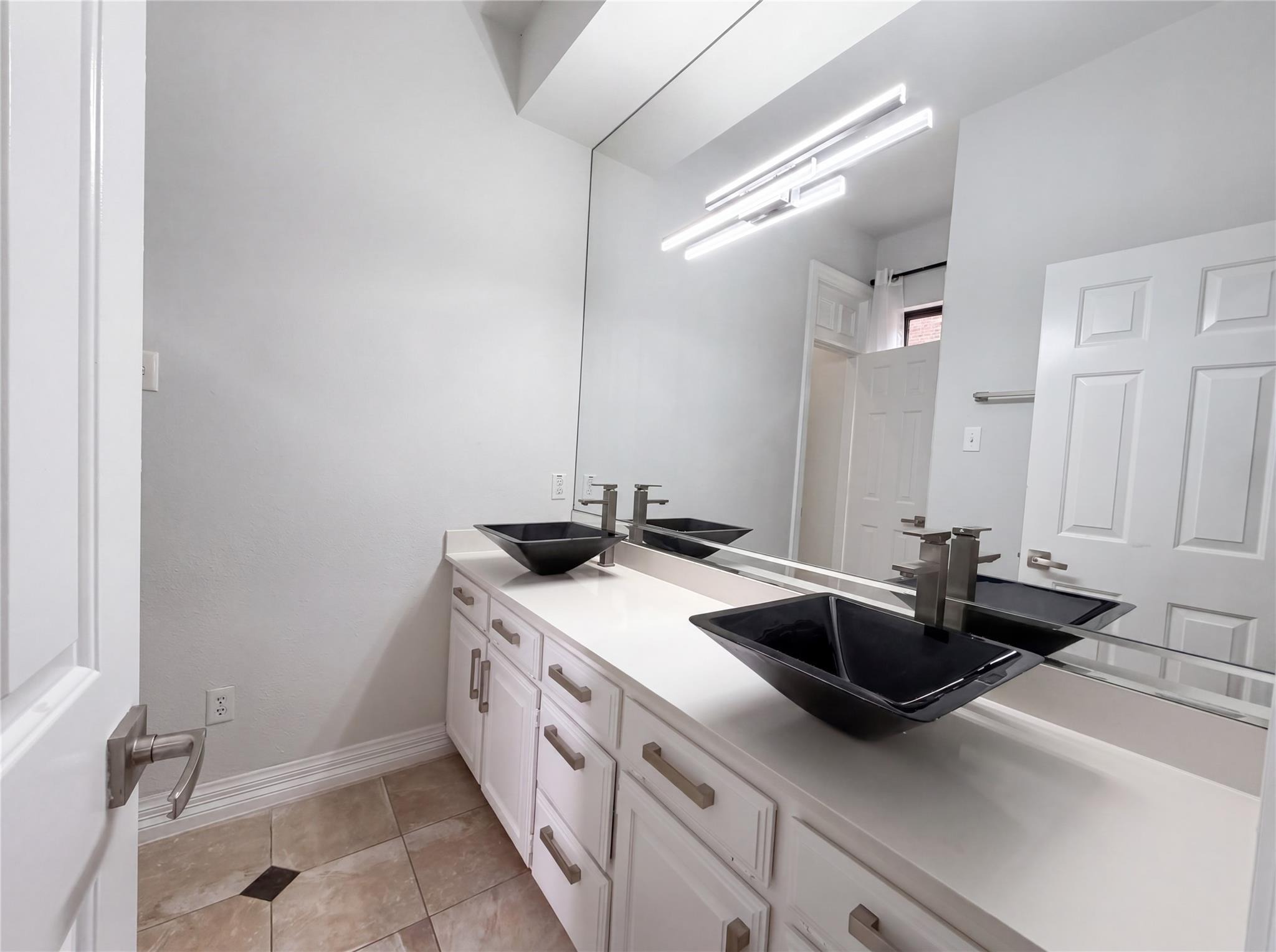 Castle Rock Rd, Arlington, TX 76006