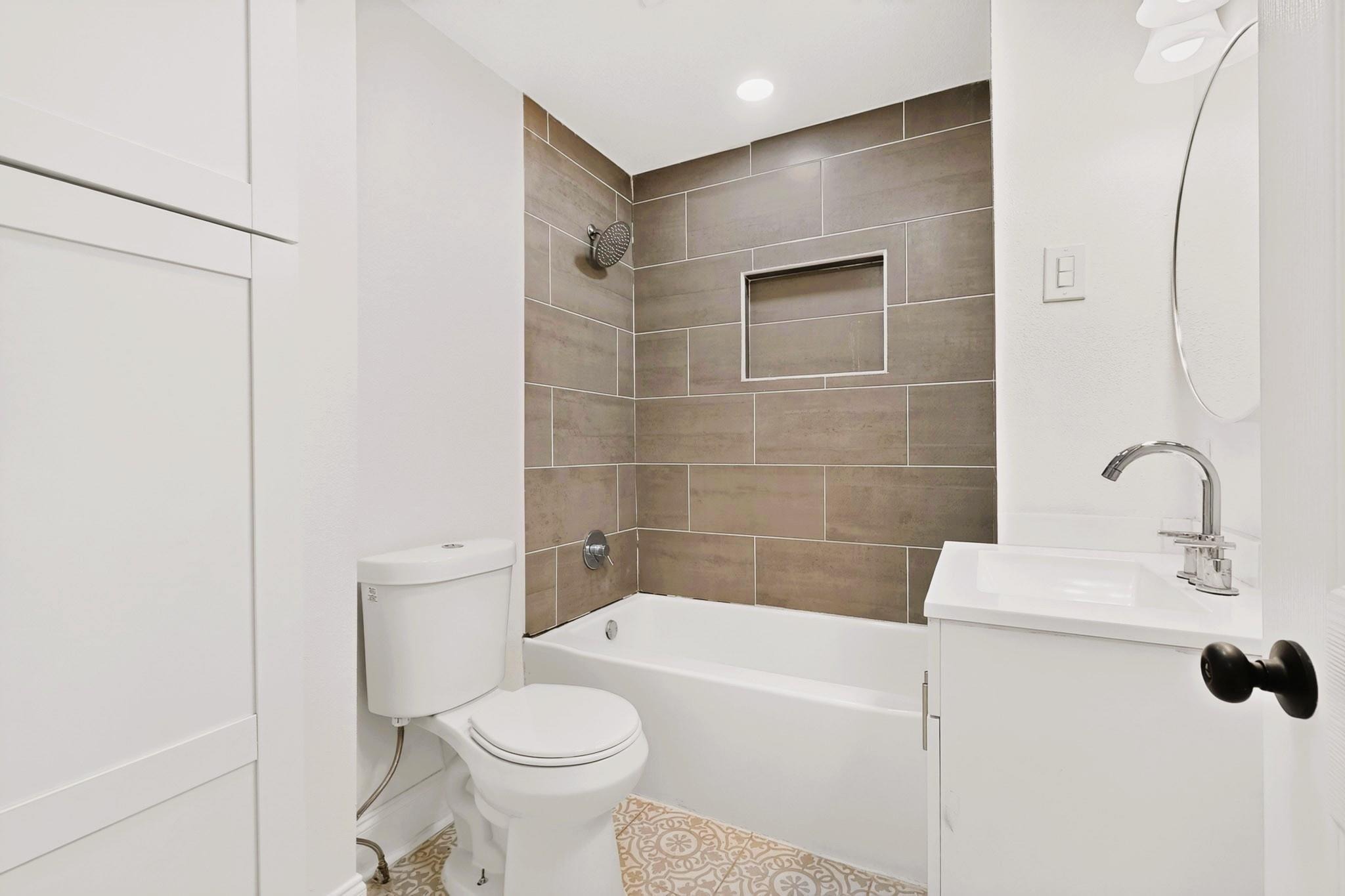 Avenue G , Fort Worth, TX 76105