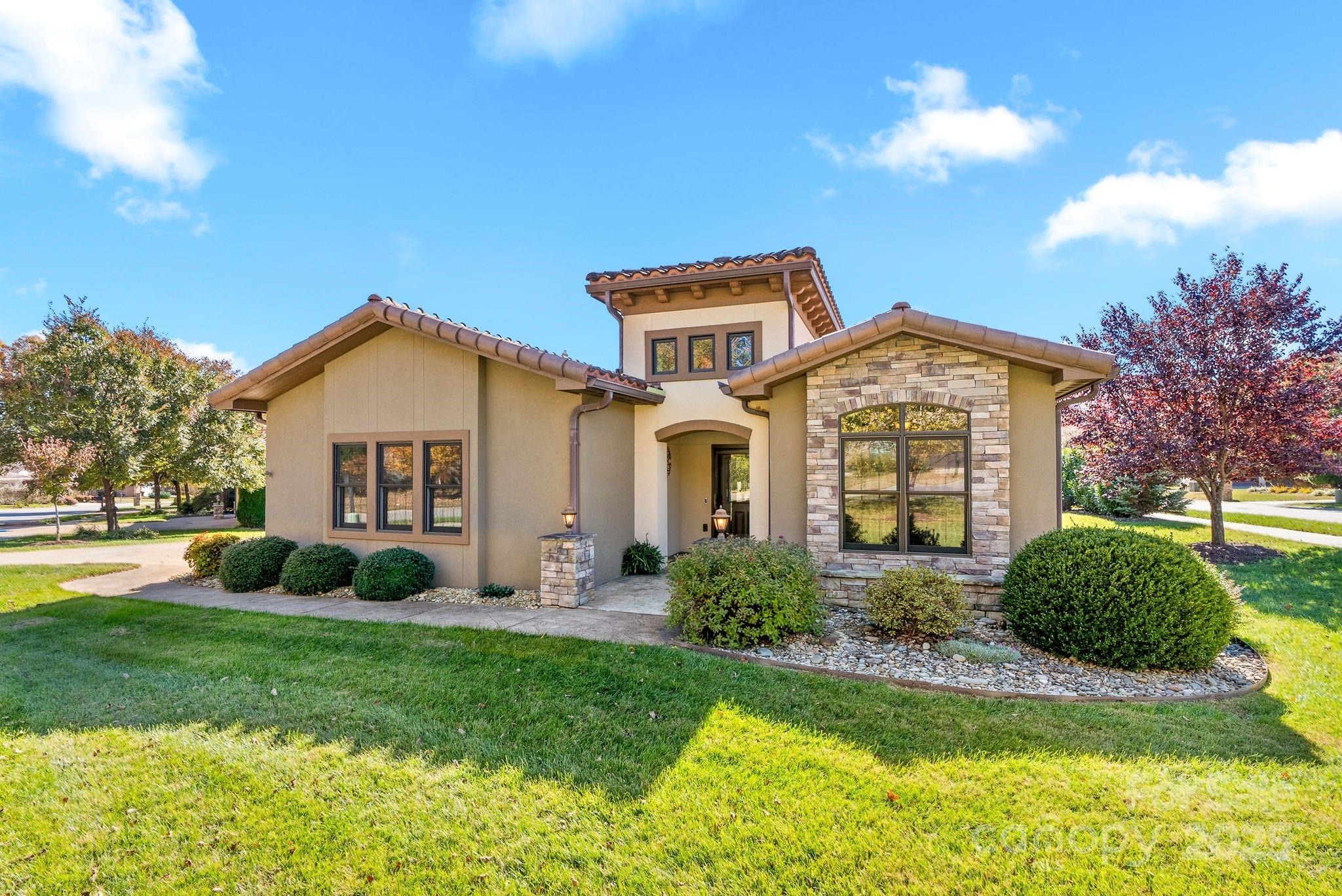 Pacifico Dr, Asheville, NC 28806