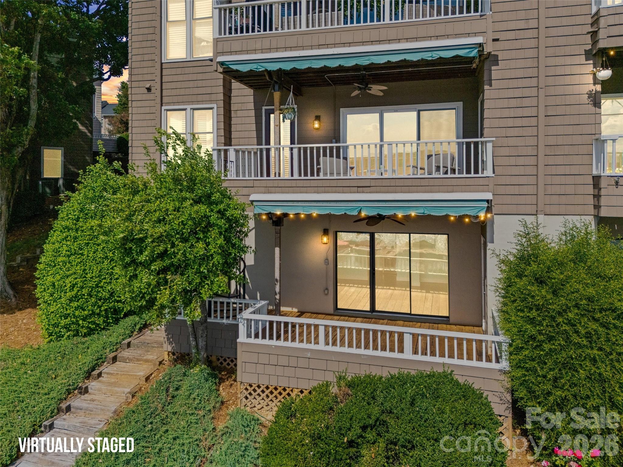 Lakefront Dr, Charlotte, NC 28278
