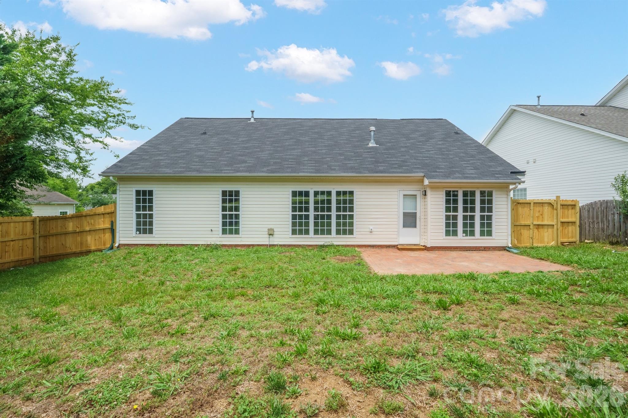 Planters Row Dr, Charlotte, NC 28278