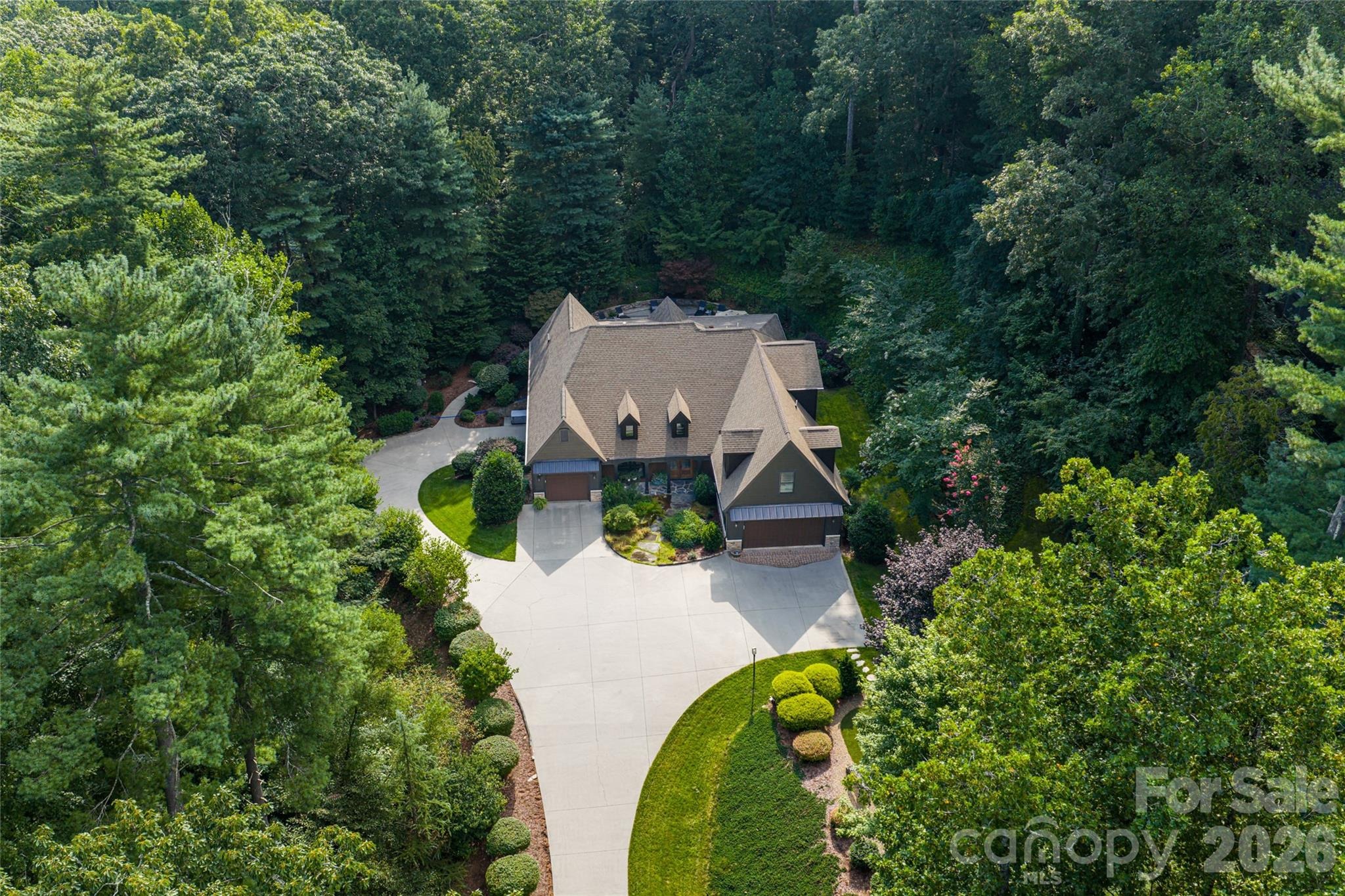 White Pine Dr, Hendersonville, NC 28739