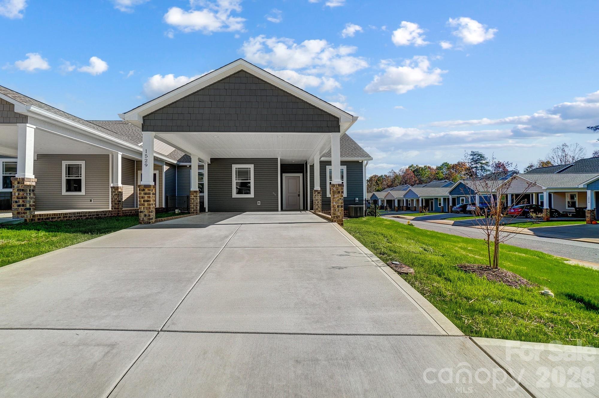 28th Street Pl, Hickory, NC 28602 #1
