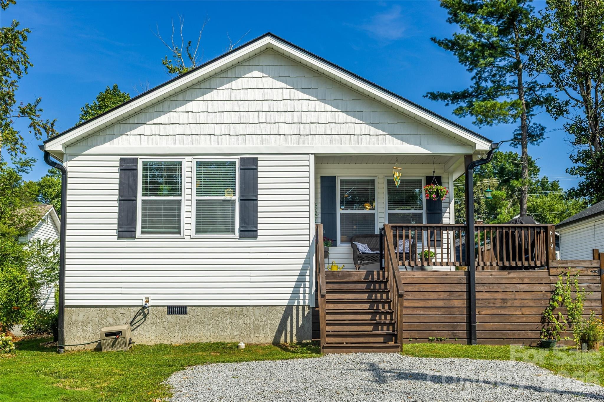 Edgewood Ave, Hendersonville, NC 28792