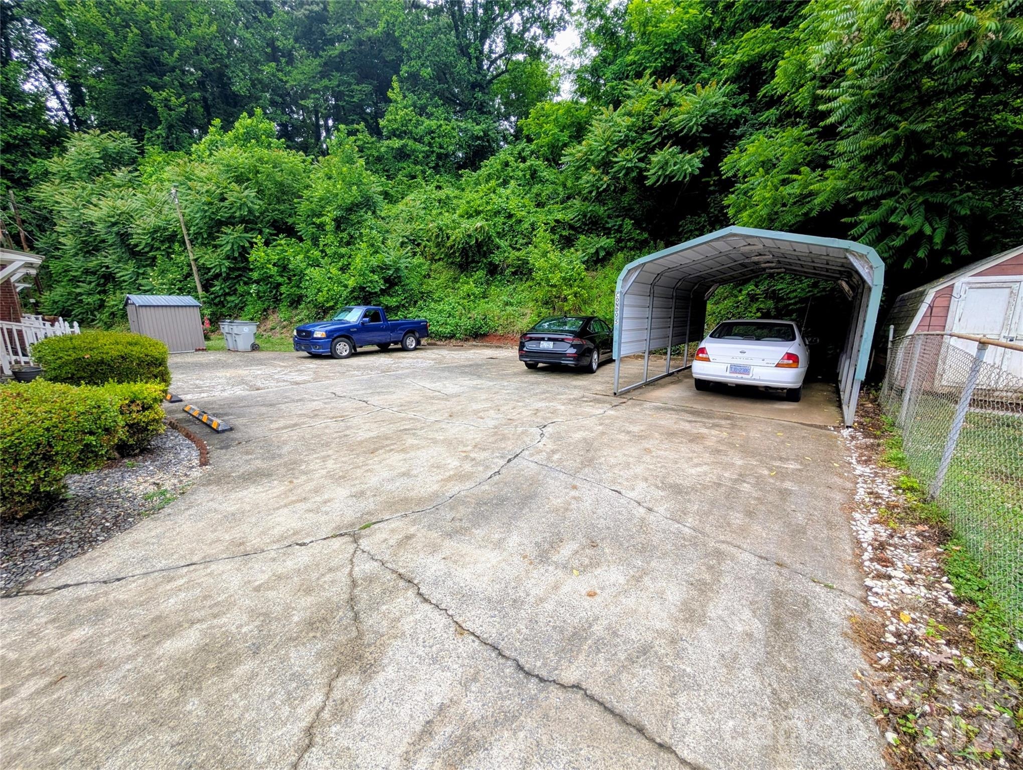 Wright St, Lenoir, NC 28645
