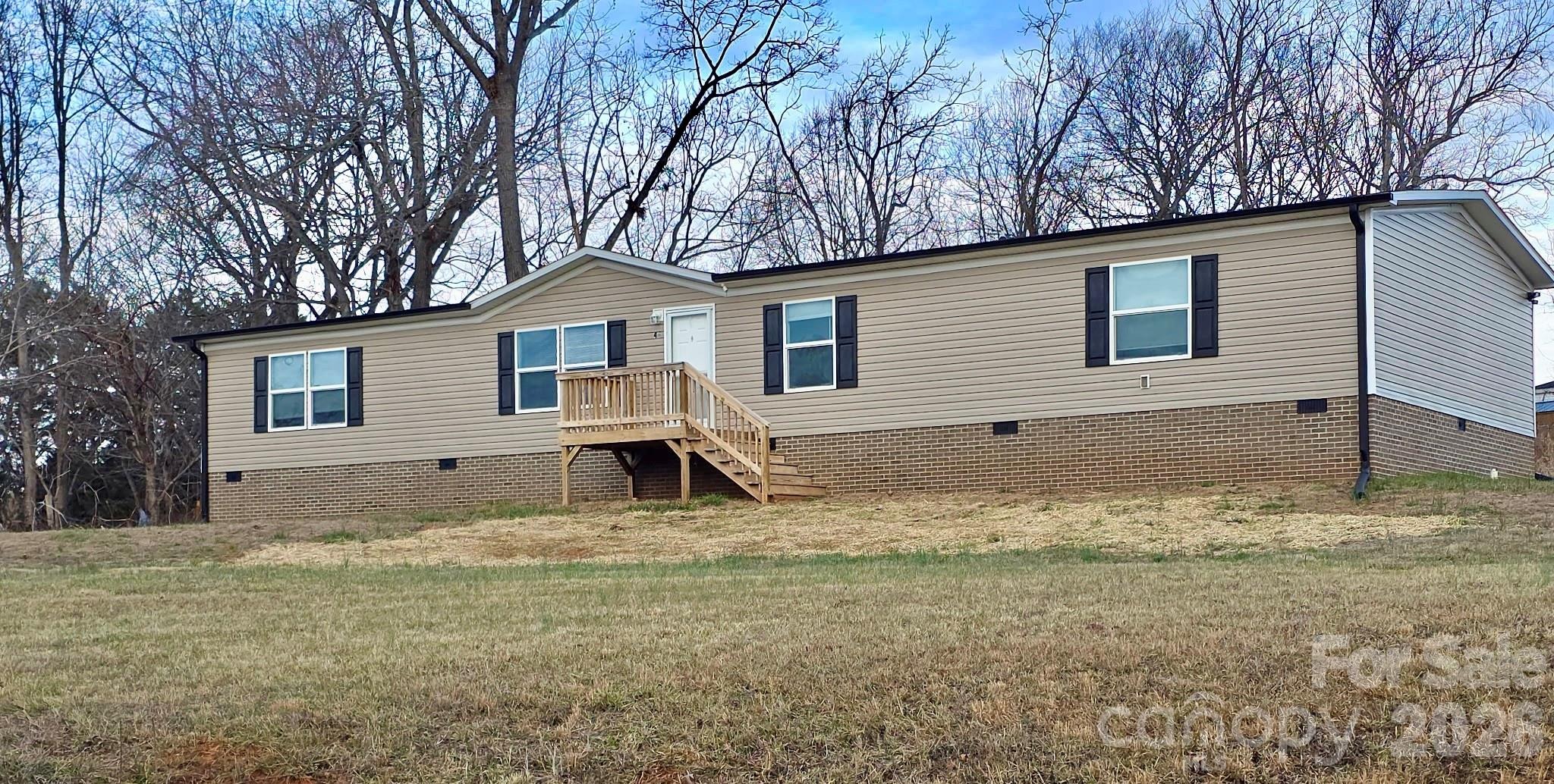 Howard Norton Dr, Hiddenite, NC 28636
