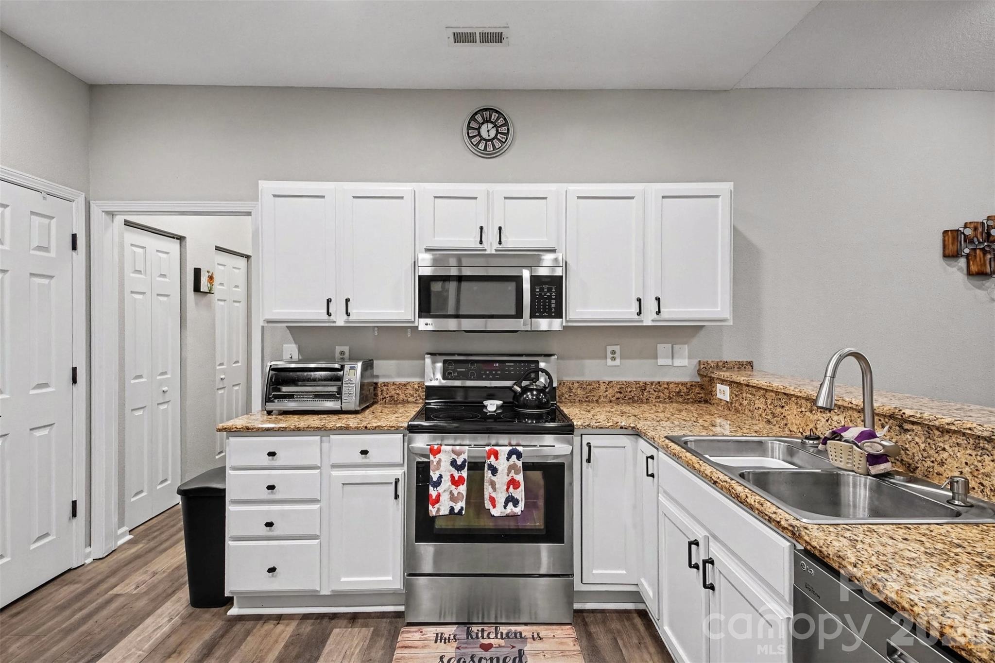 Sultana Cir, Charlotte, NC 28227