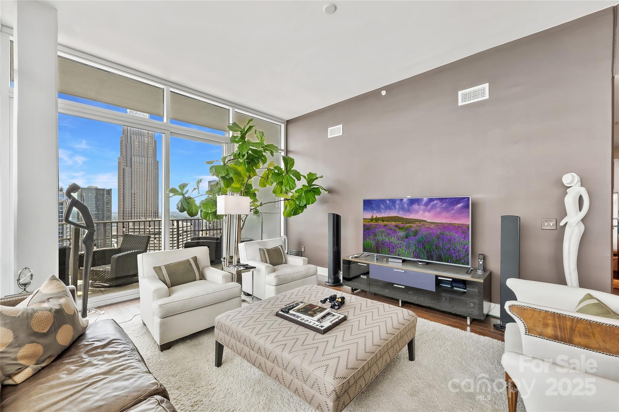 Pine St, Charlotte, NC 28202