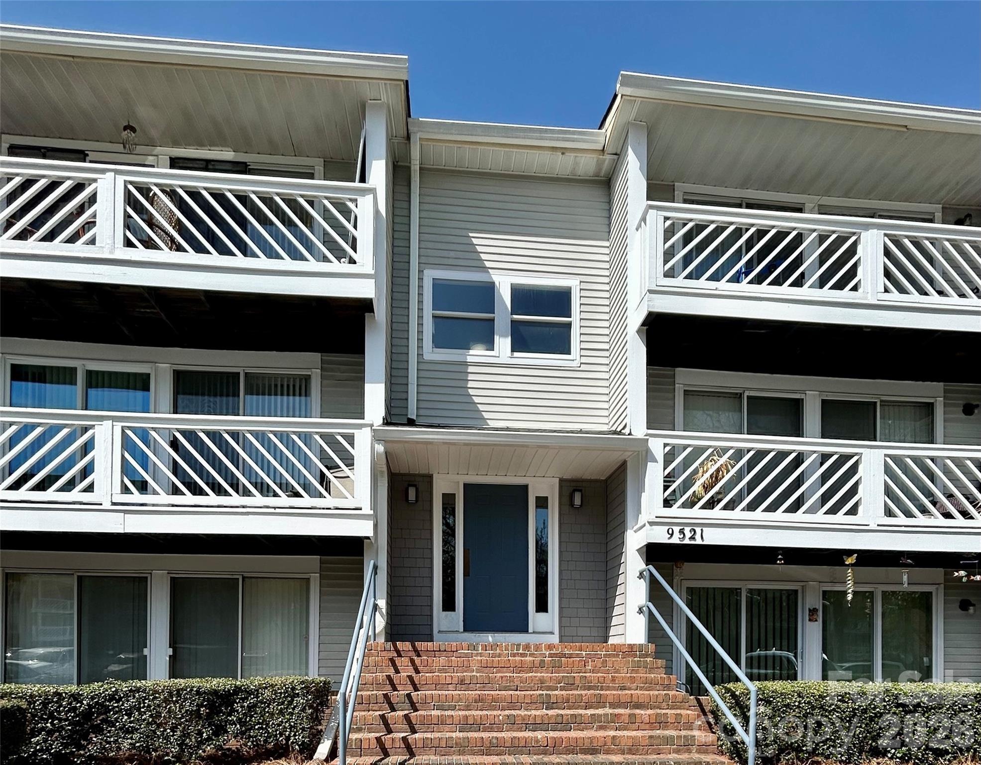 Shannon Green Dr, Charlotte, NC 28213