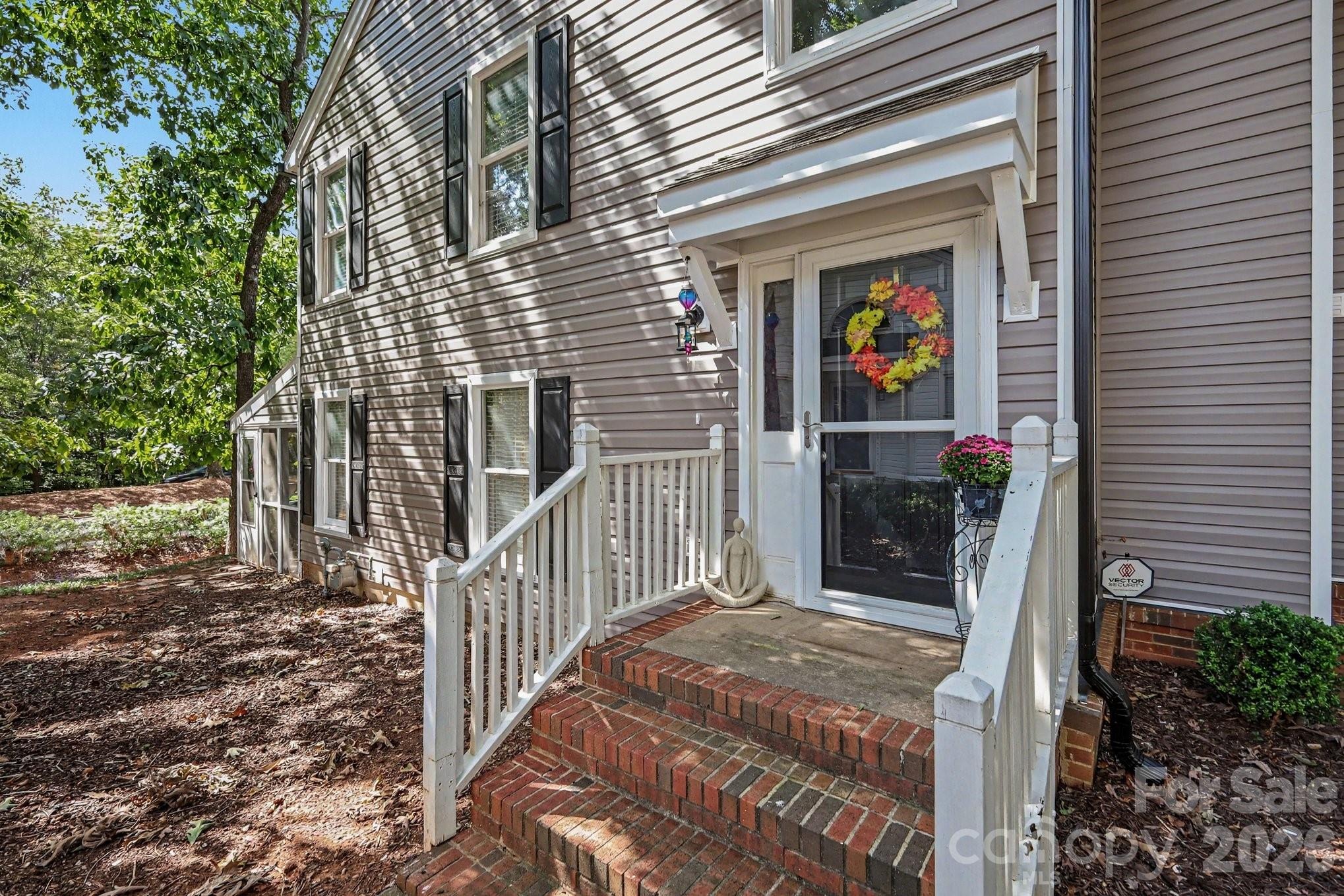 Fox Chase Ln, Charlotte, NC 28269