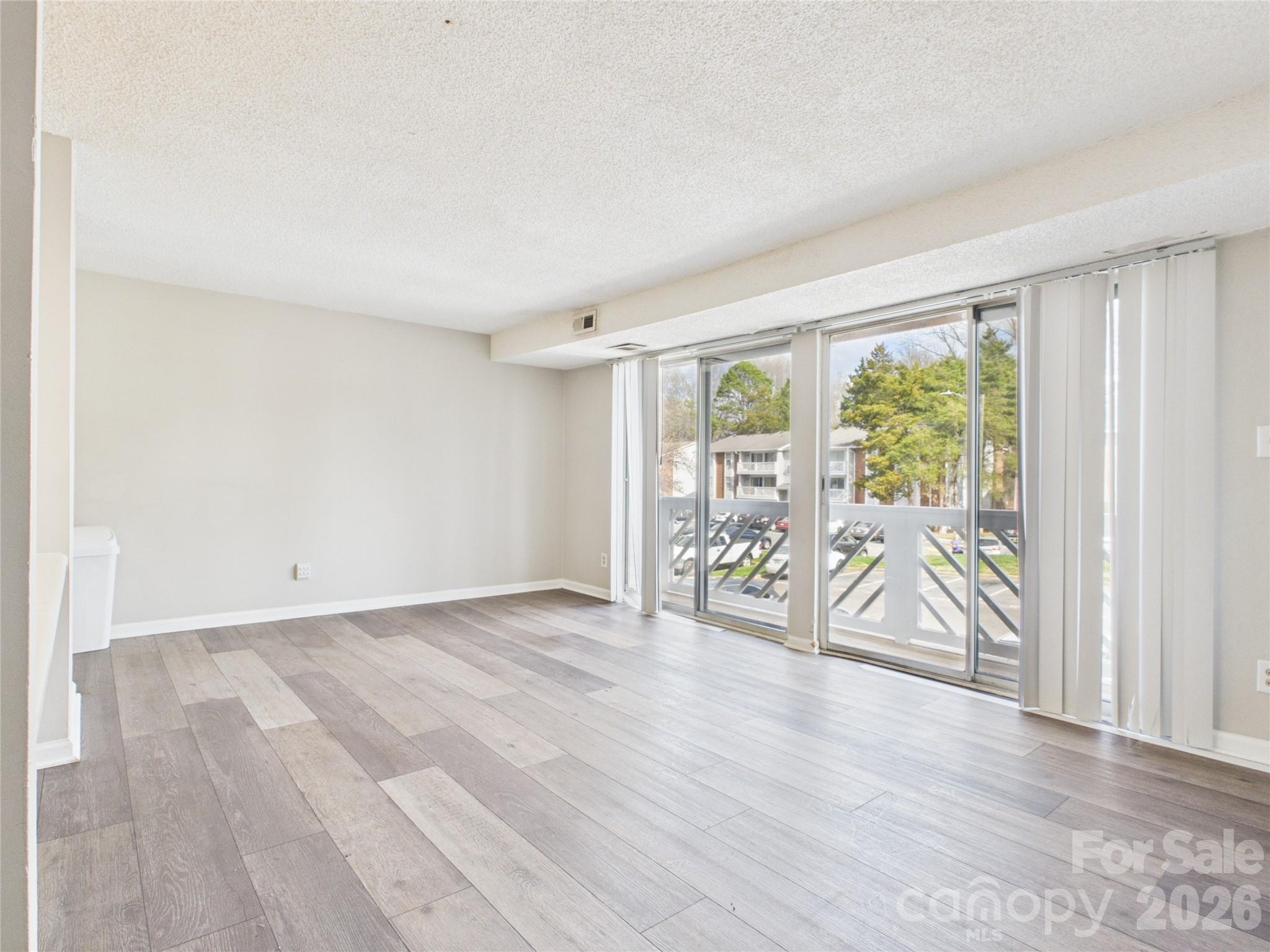 Shannon Green Dr, Charlotte, NC 28213