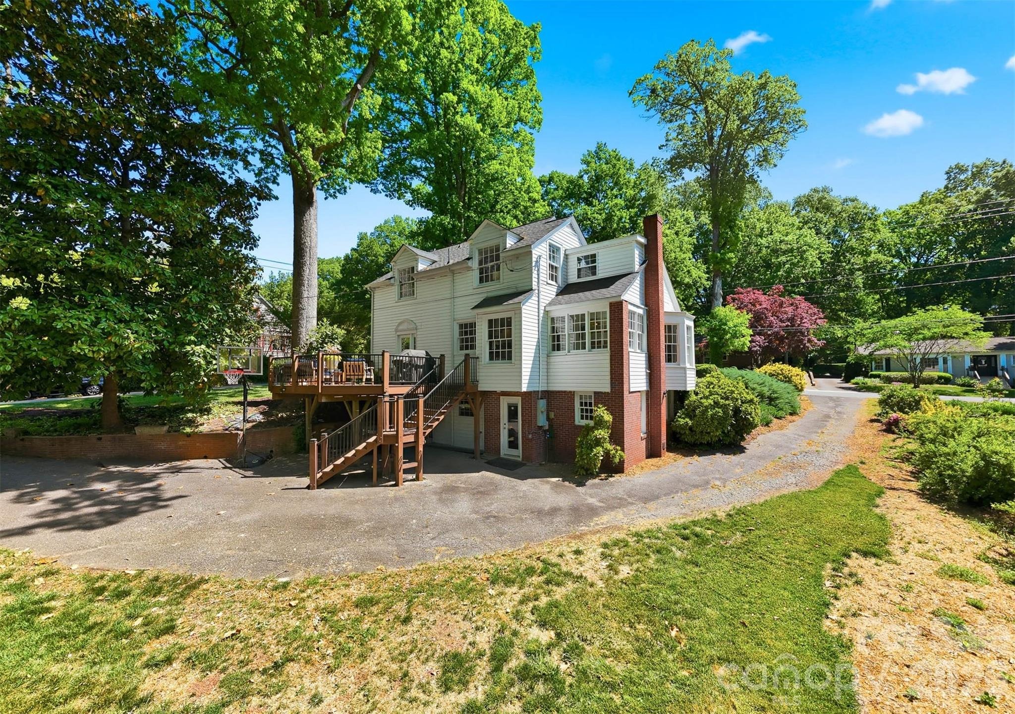 9th St, Hickory, NC 28601