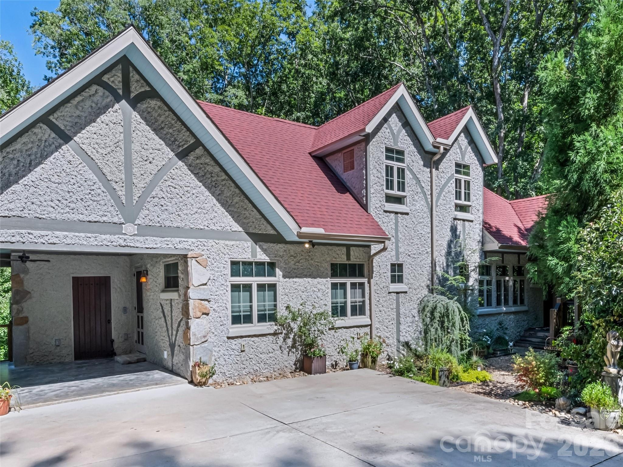 Holston Village Rd, Waynesville, NC 28786