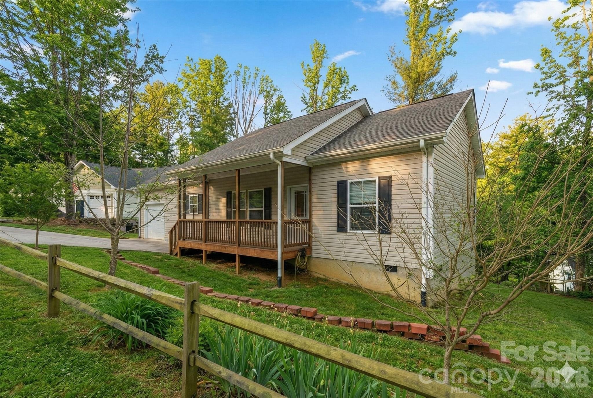 Lone Eagle Ln, Hendersonville, NC 28739