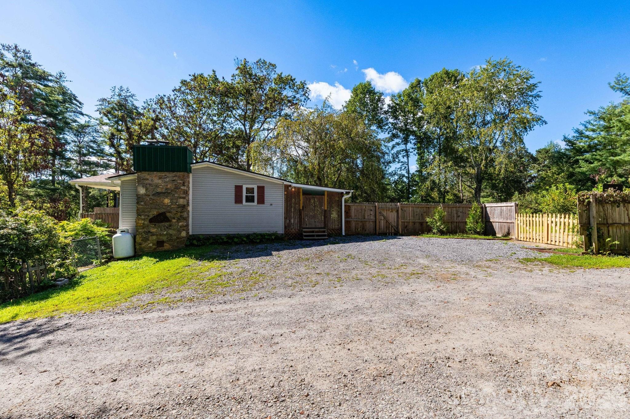 Mountainberry Ln, Fairview, NC 28730
