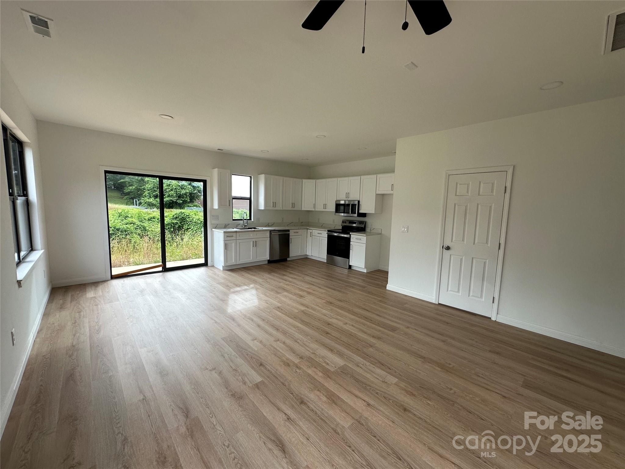 3rd Street Pl, Hickory, NC 28602
