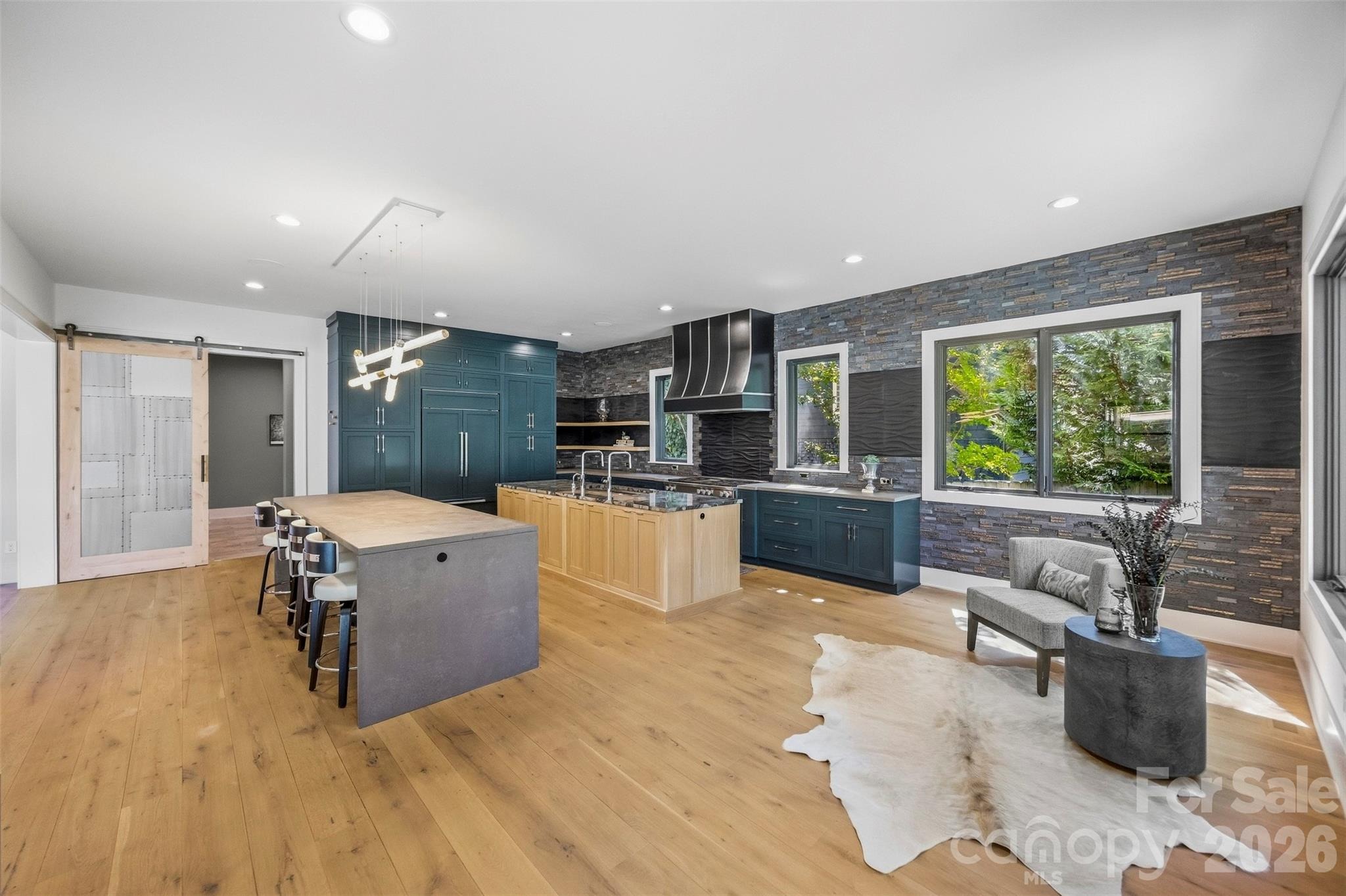 Windsor Dr, Charlotte, NC 28209