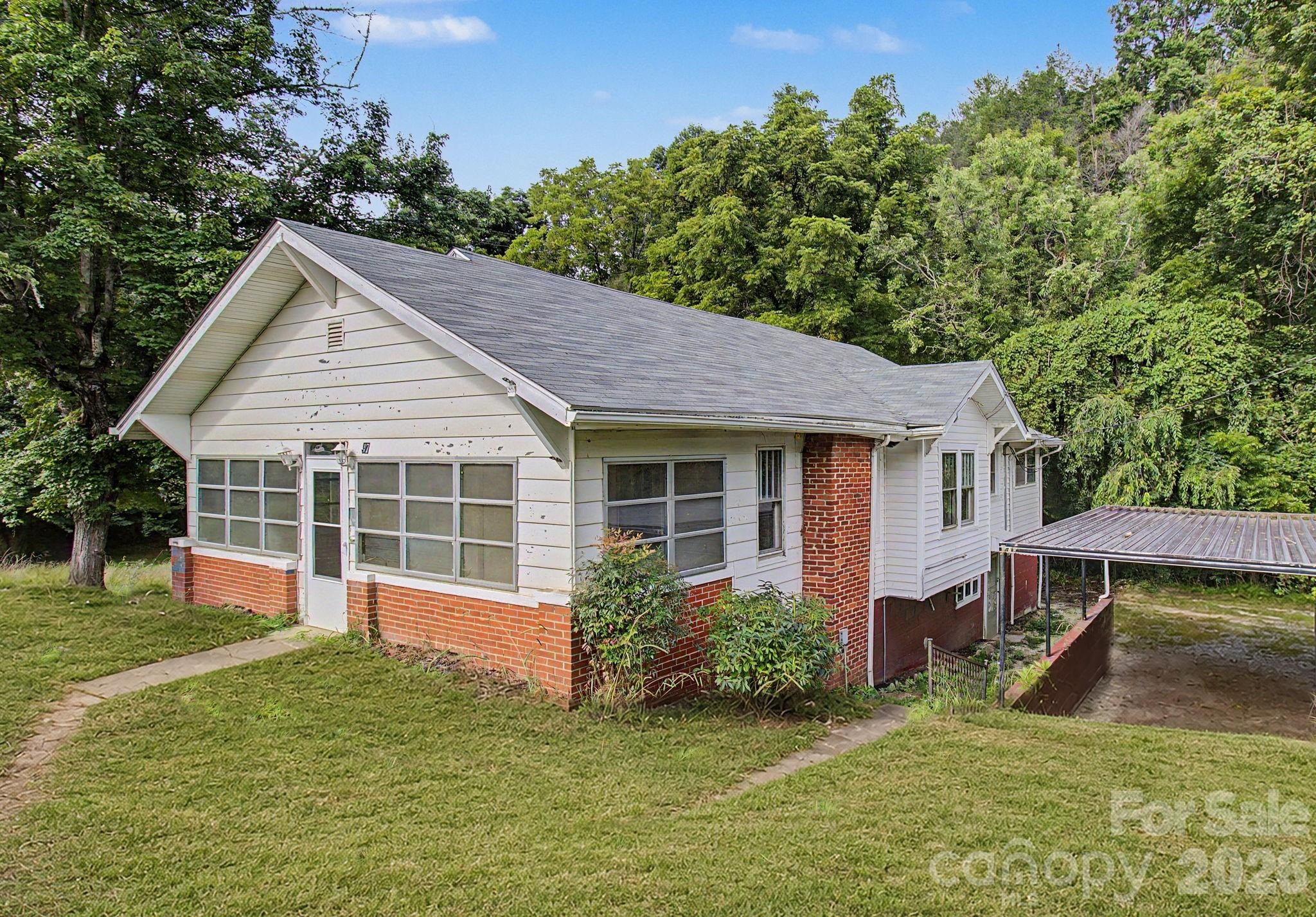 Stone Cottage Rd, Mars Hill, NC 28754