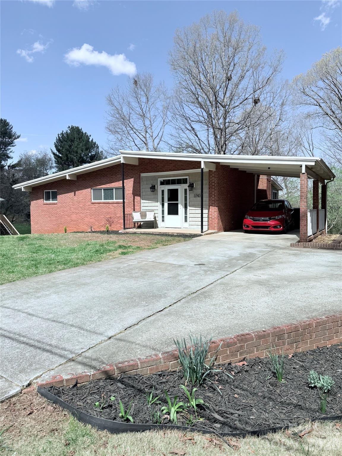 Crosland Rd, Winston Salem, NC 27106