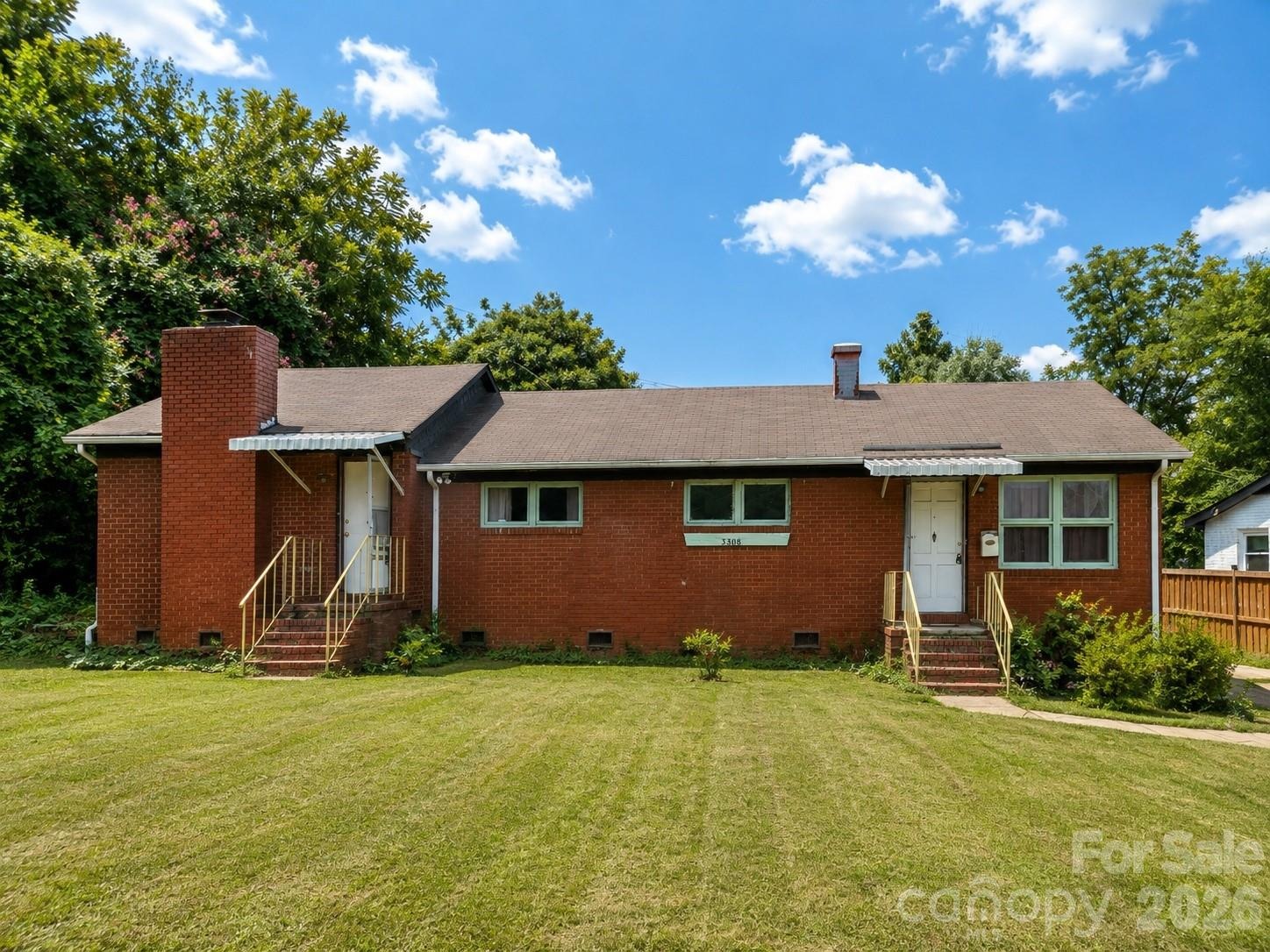 Sutton Dr, Charlotte, NC 28216