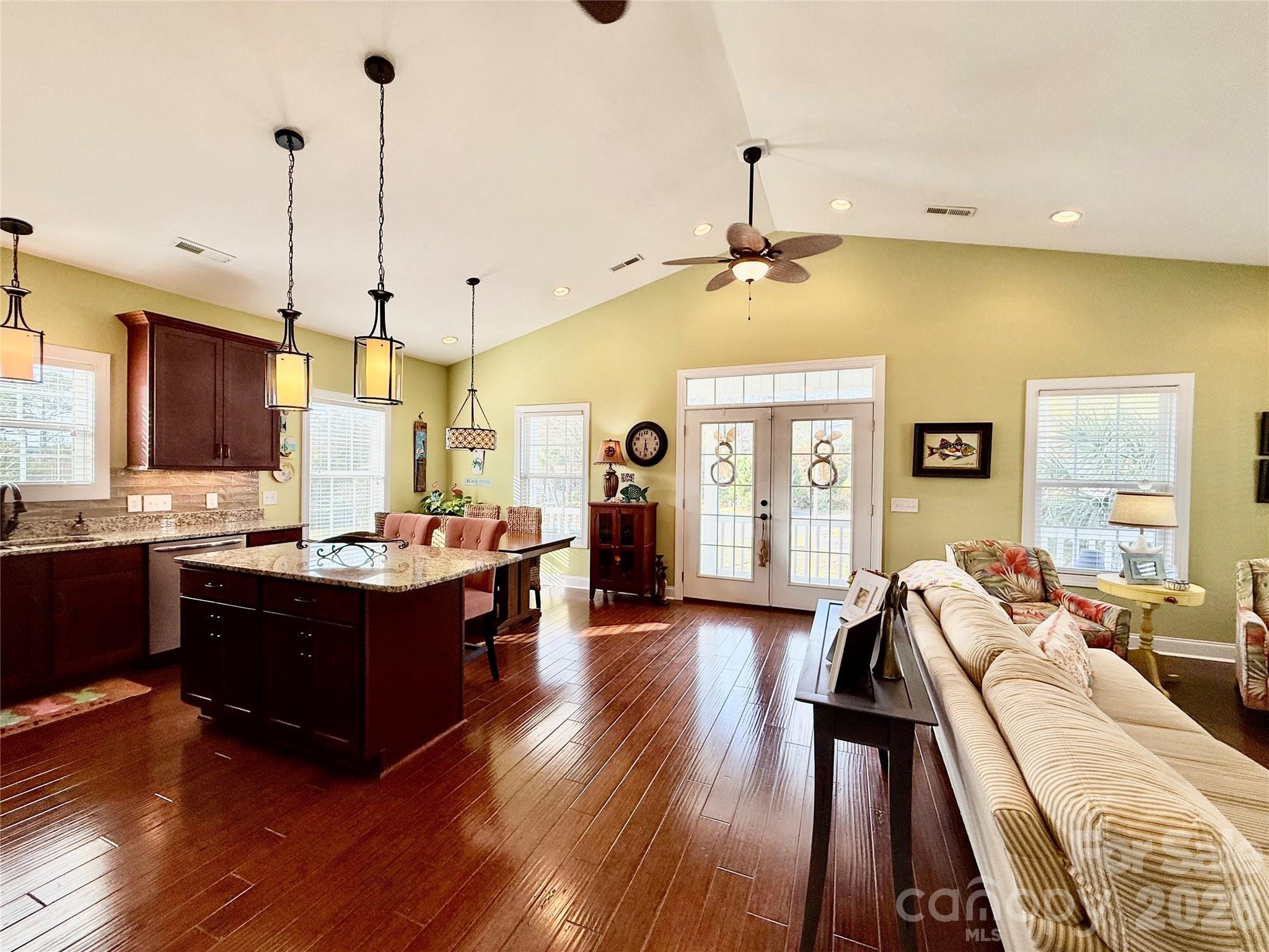 Ye Olde Kings Hwy, North Myrtle Beach, SC 29582