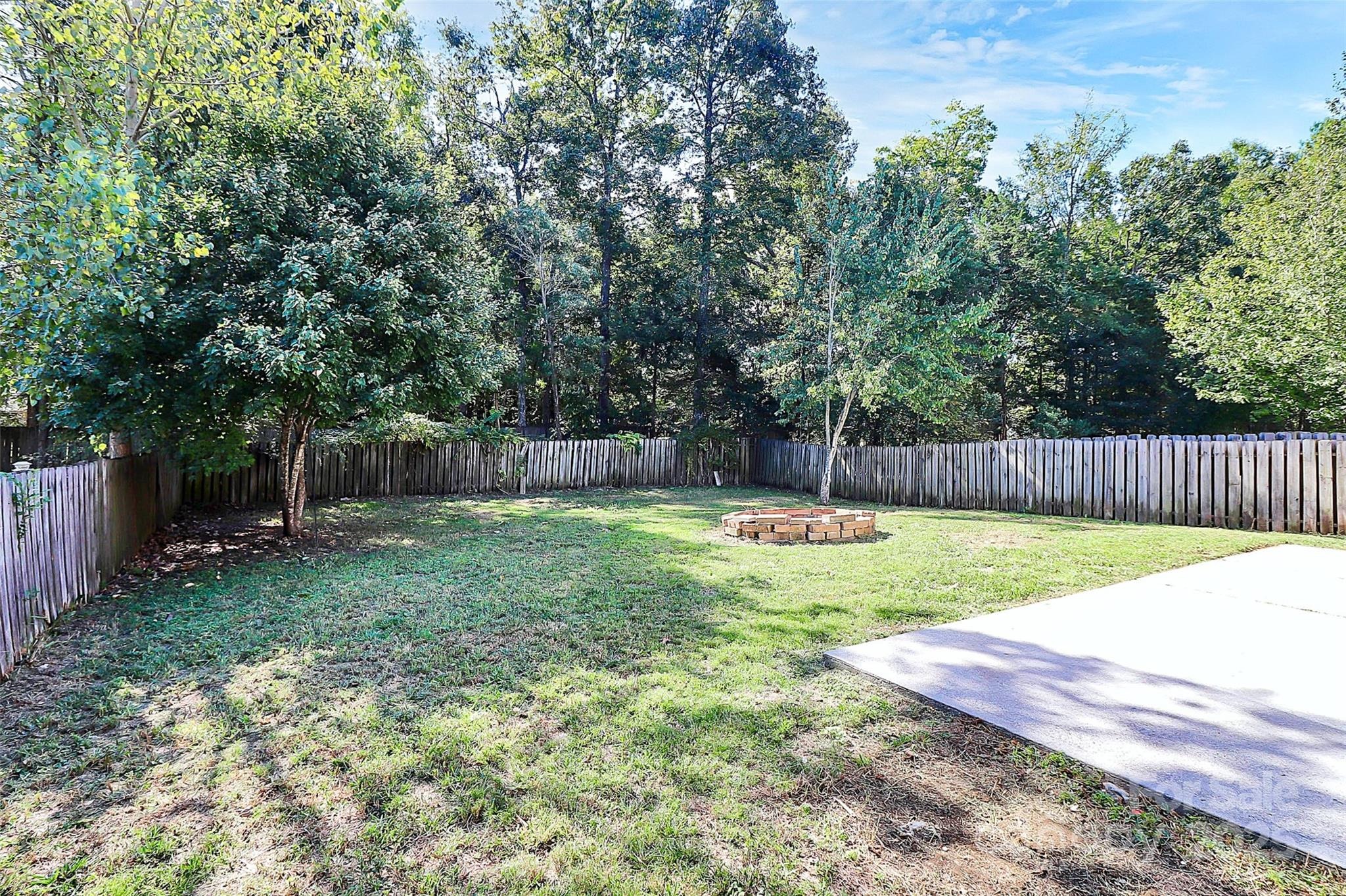 Lakepoint Forest Dr, Charlotte, NC 28278