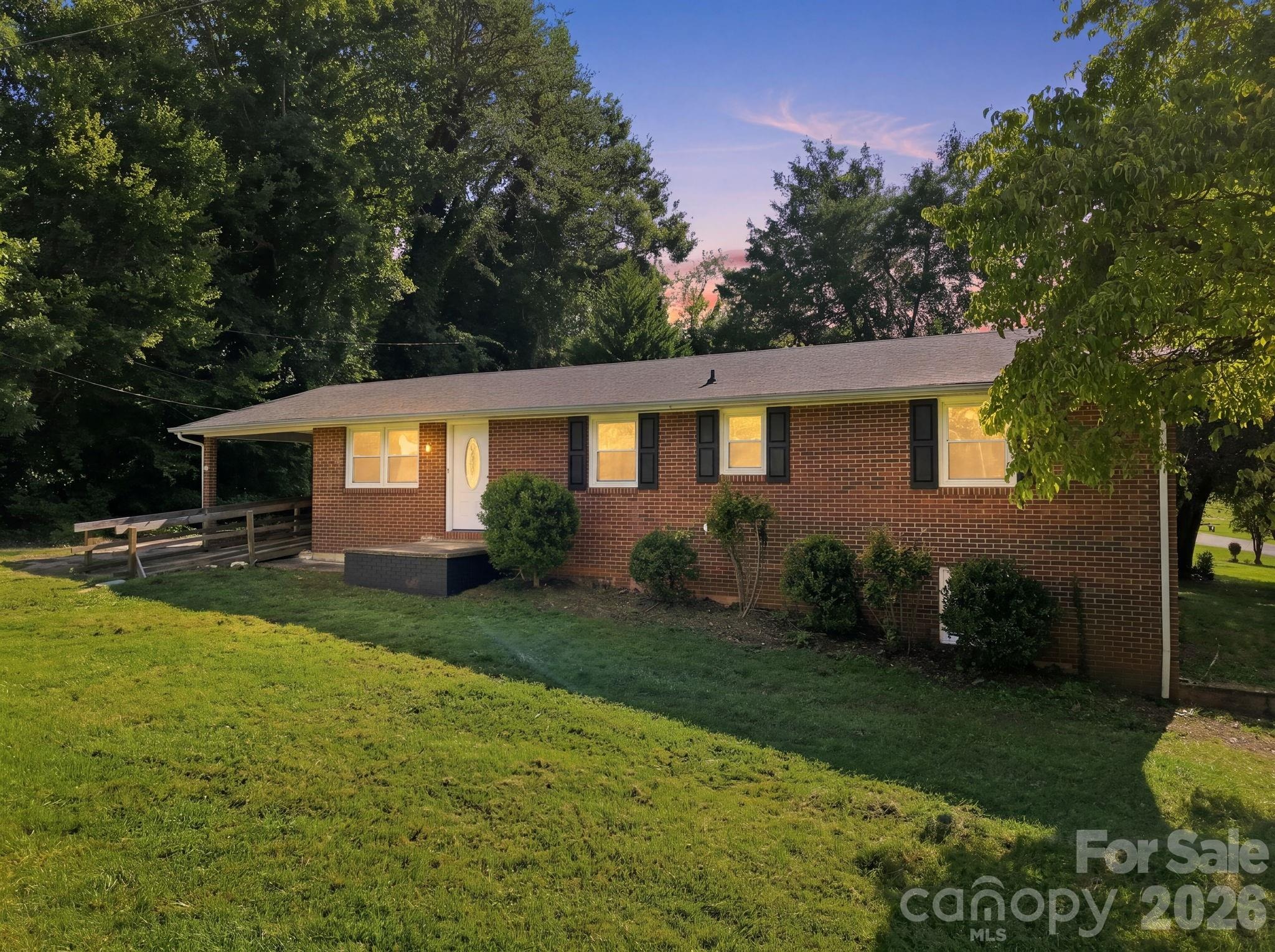 Caldwell Ave, Newton, NC 28658