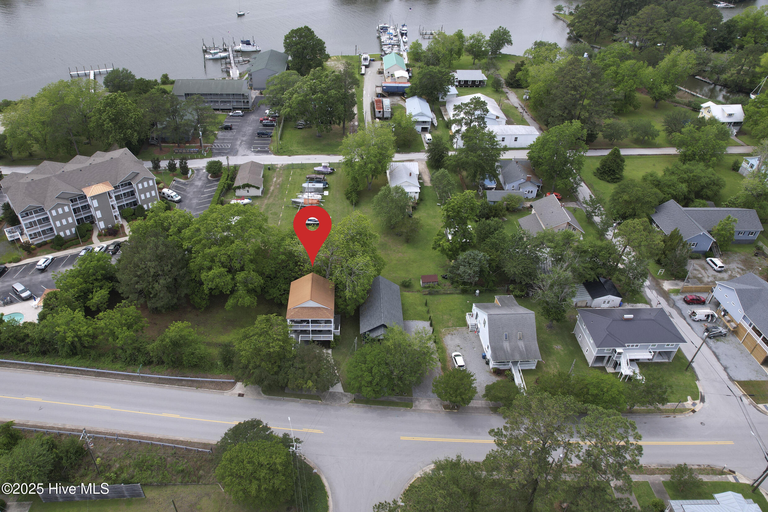 Broad St, Oriental, NC 28571