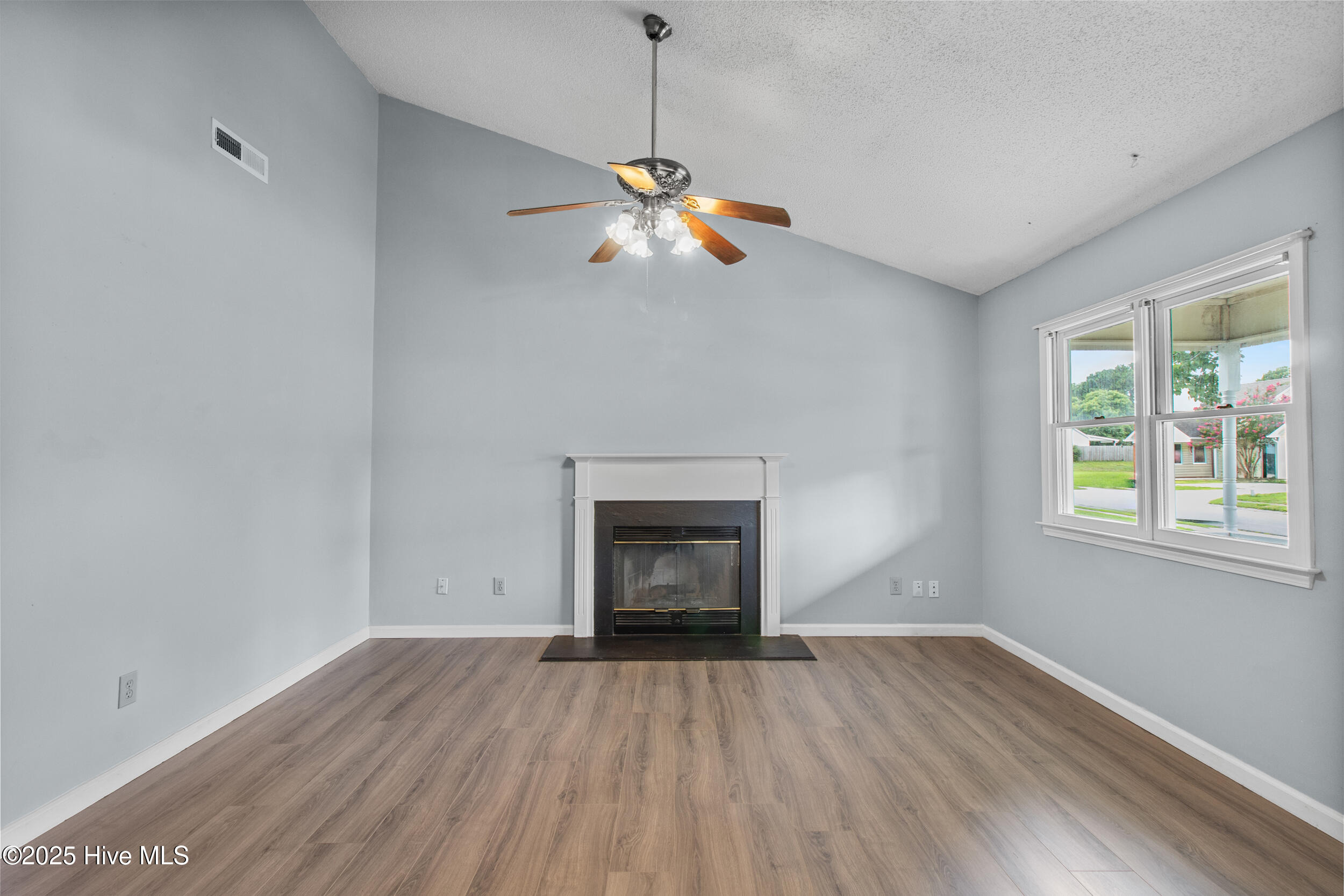 Red Bay Ct, Wilmington, NC 28405