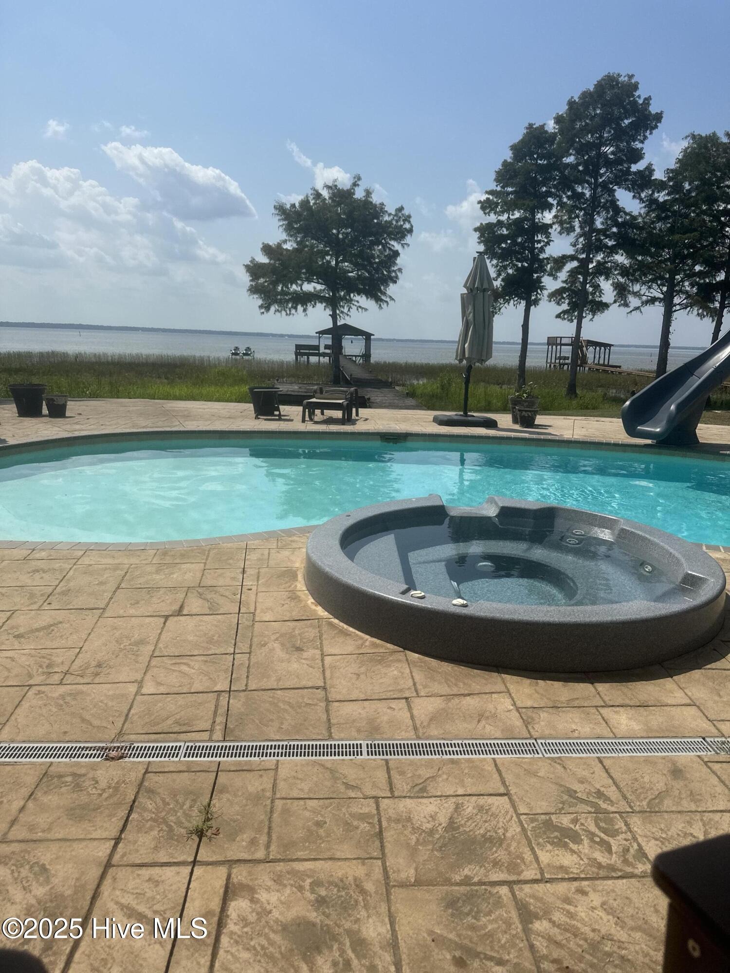 Bella Coola Rd, Lake Waccamaw, NC 28450