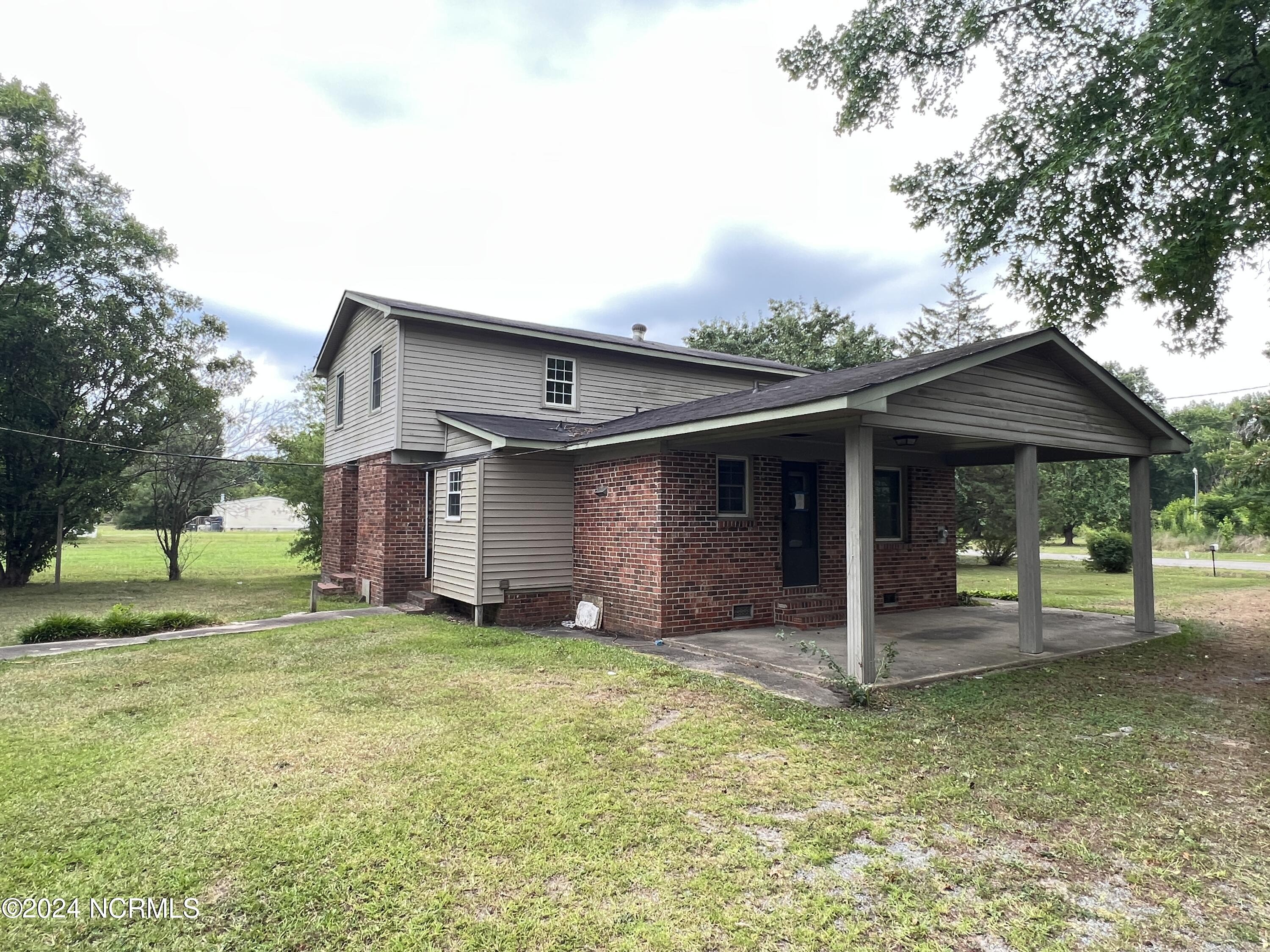 Pinewood St, Roseboro, NC 28382 #1