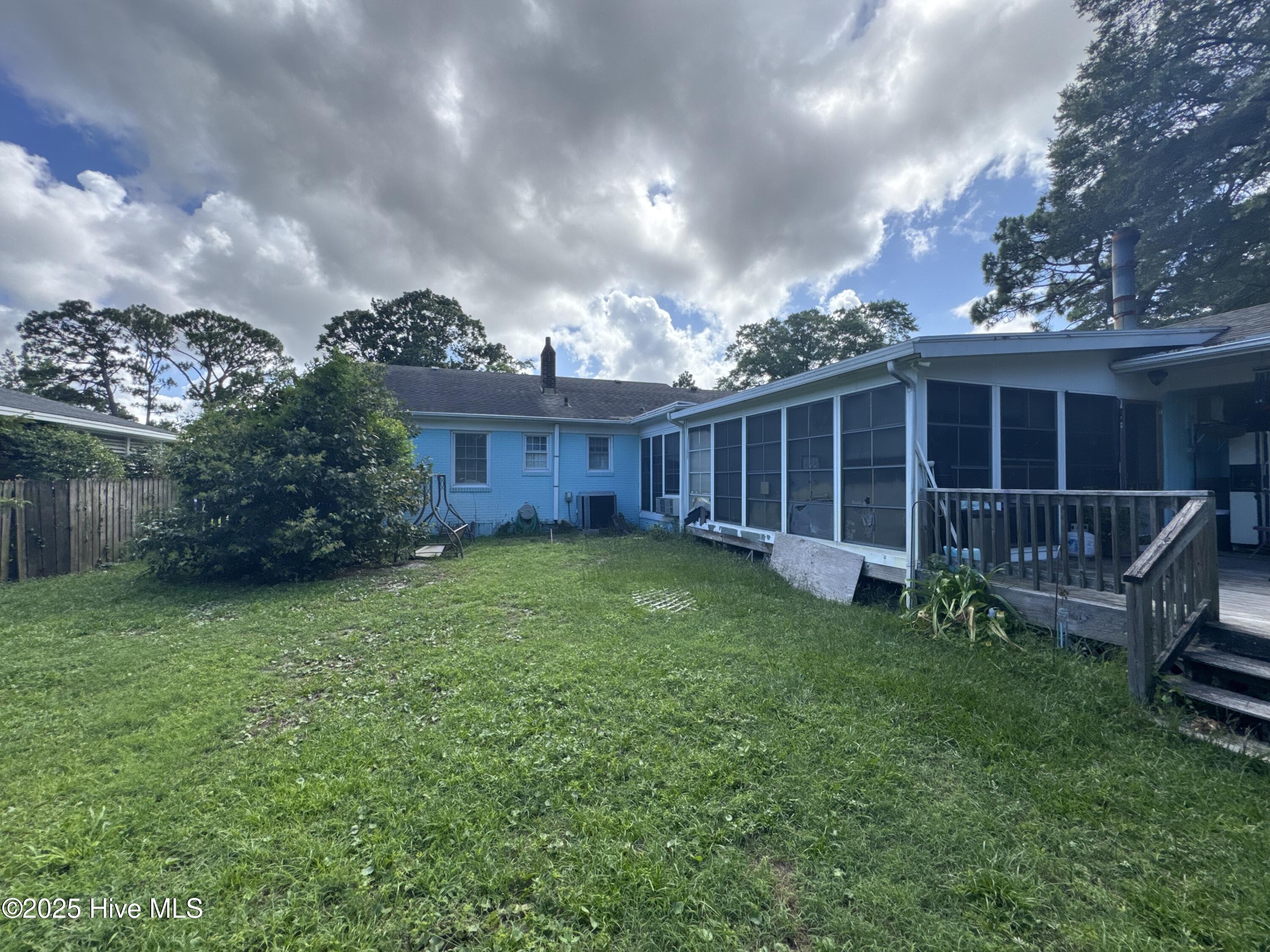 Parkwood Dr, Wilmington, NC 28409