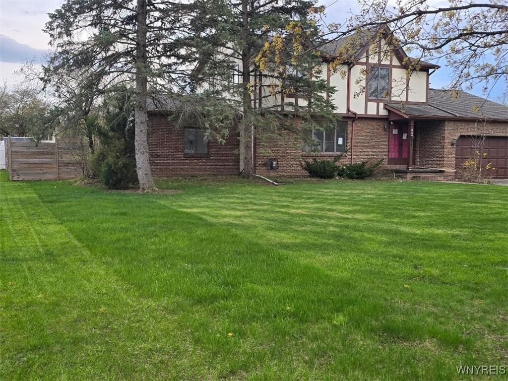 Willow St, Lockport, NY 14094