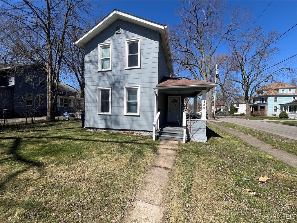 Spalding St, Lockport, NY 14094