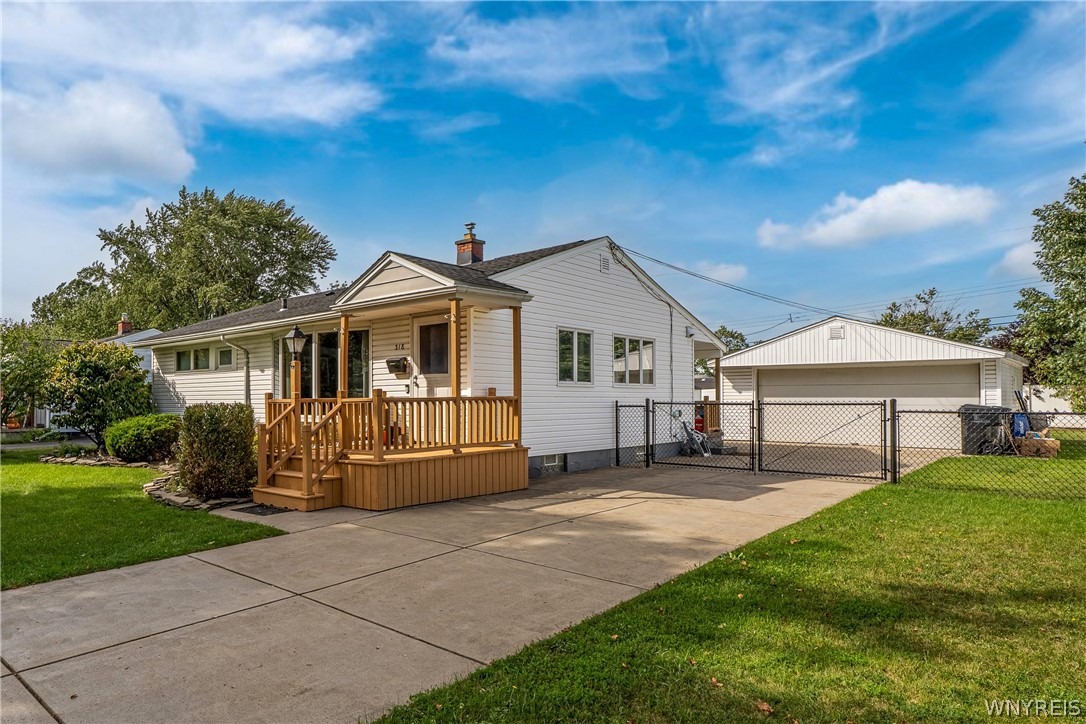 Glenhurst Rd, Tonawanda, NY 14150