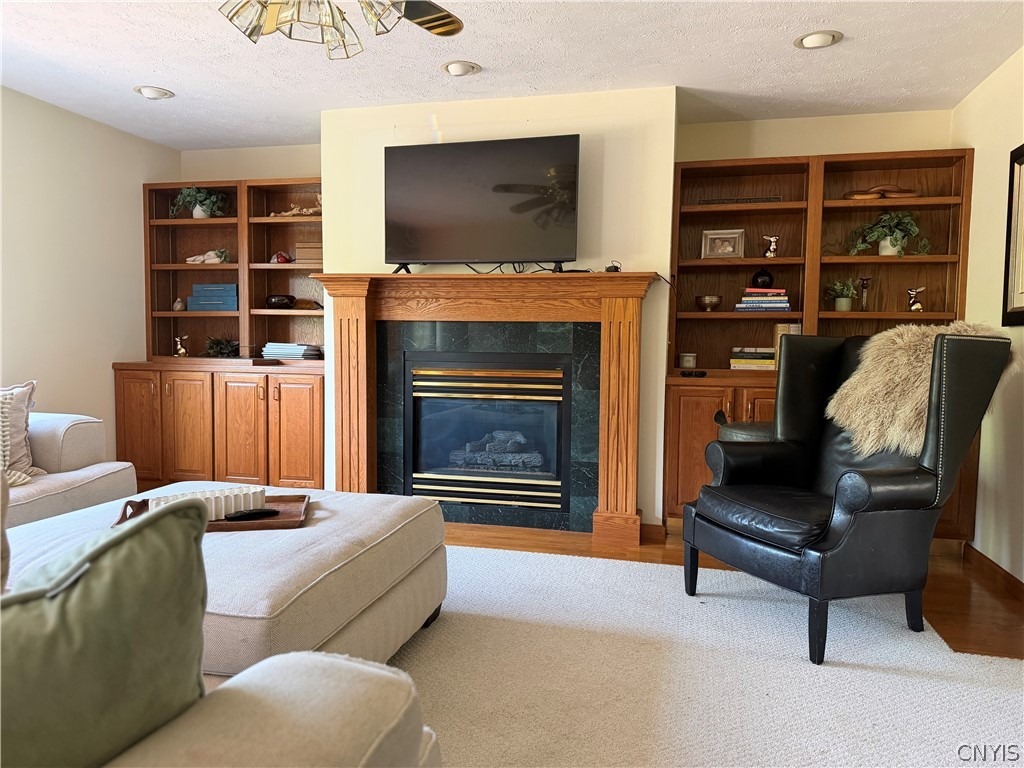 Chinook St, Pulaski, NY 13142