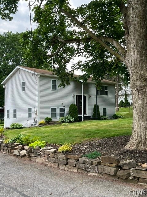Sayles St, Oneida, NY 13421