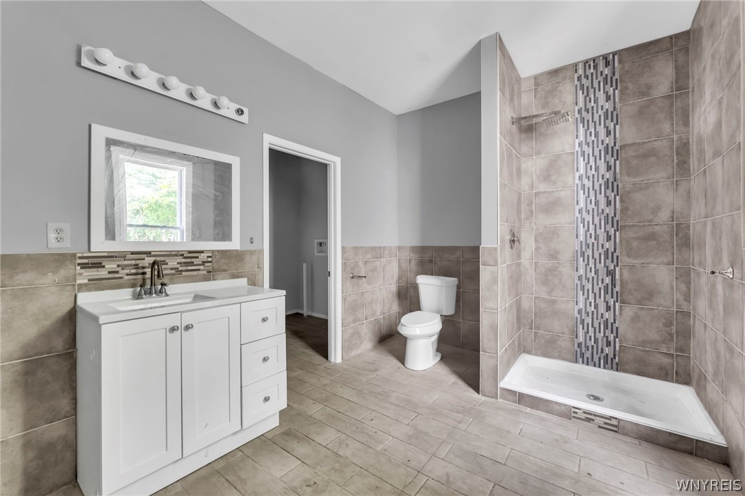 Lafayette Ave, Buffalo, NY 14213