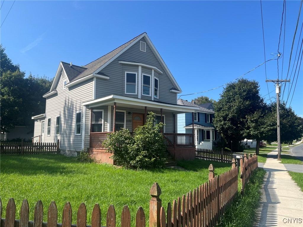 Huntington St, Watertown, NY 13601