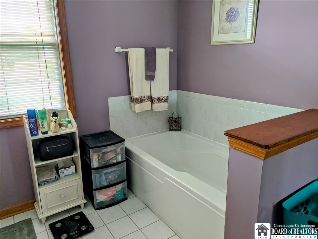 Sandpiper Ln, Grand Island, NY 14072