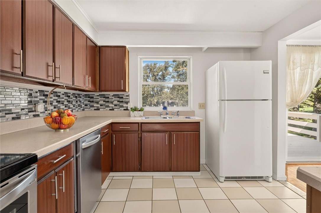 Kathy Dr, Pittsford, NY 14534 #1