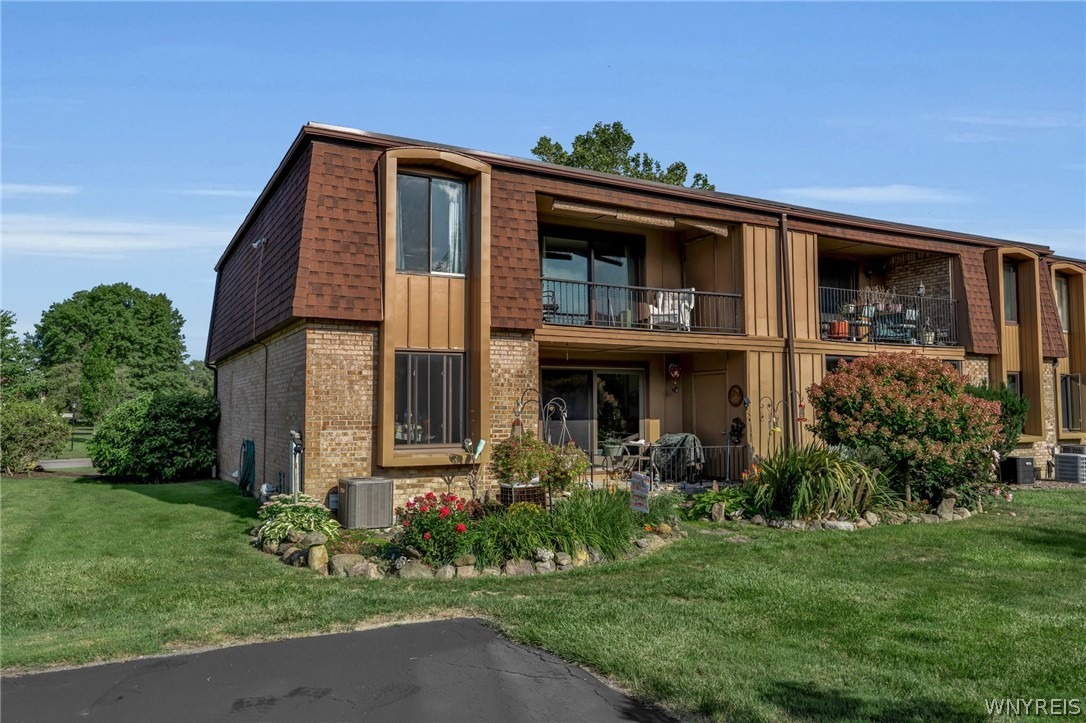 Charter Oaks Dr, Buffalo, NY 14228