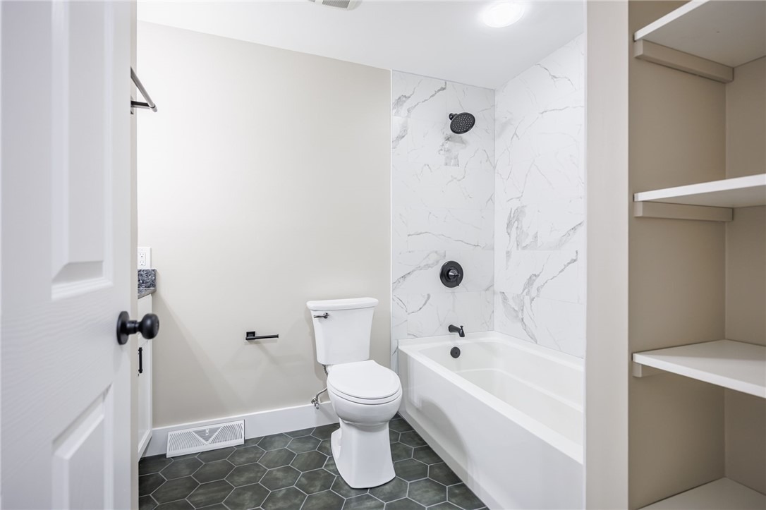 Carriage Ct, Pittsford, NY 14534
