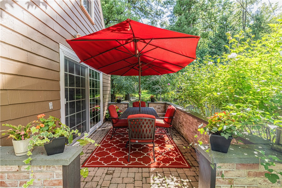 Clover Hills Dr, Rochester, NY 14618