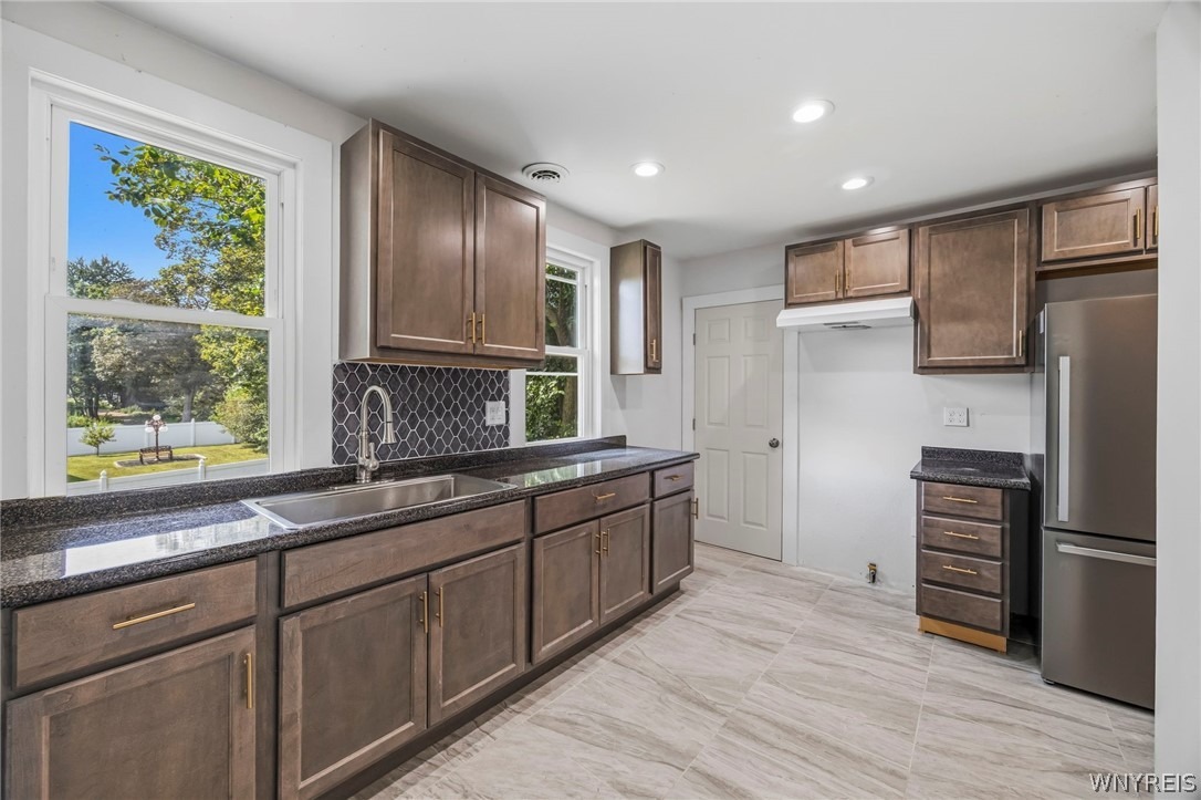 Carlton St, Buffalo, NY 14204