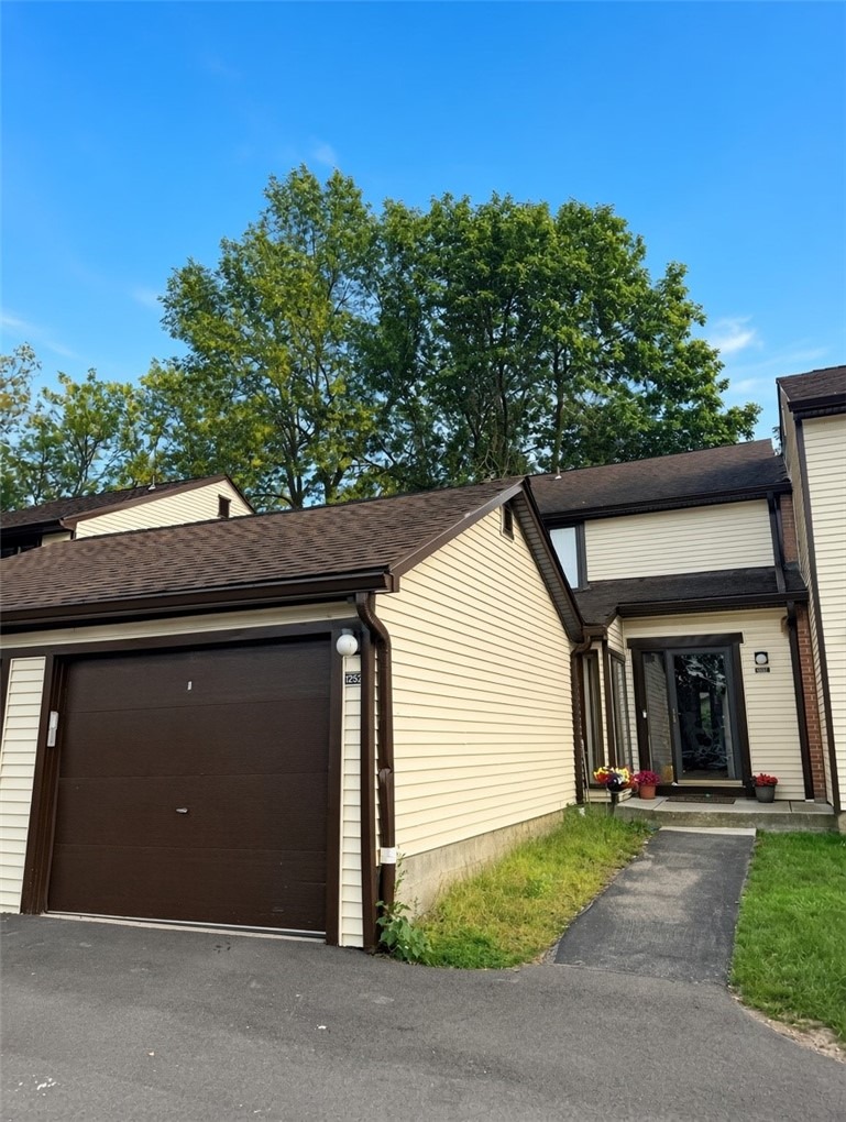 Charlesgate Cir, East Amherst, NY 14051