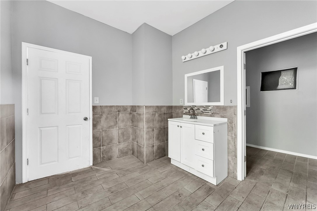 Lafayette Ave, Buffalo, NY 14213 #1