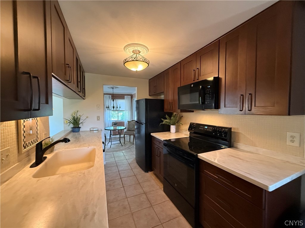 Fairway Cir, Baldwinsville, NY 13027
