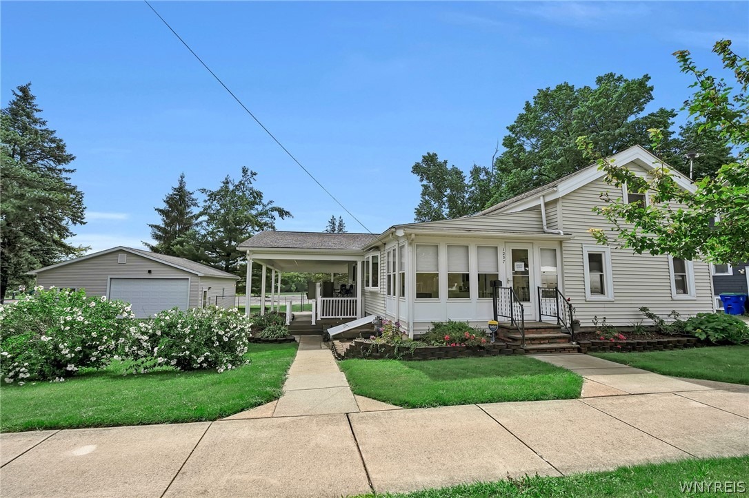 Main St, Medina, NY 14103