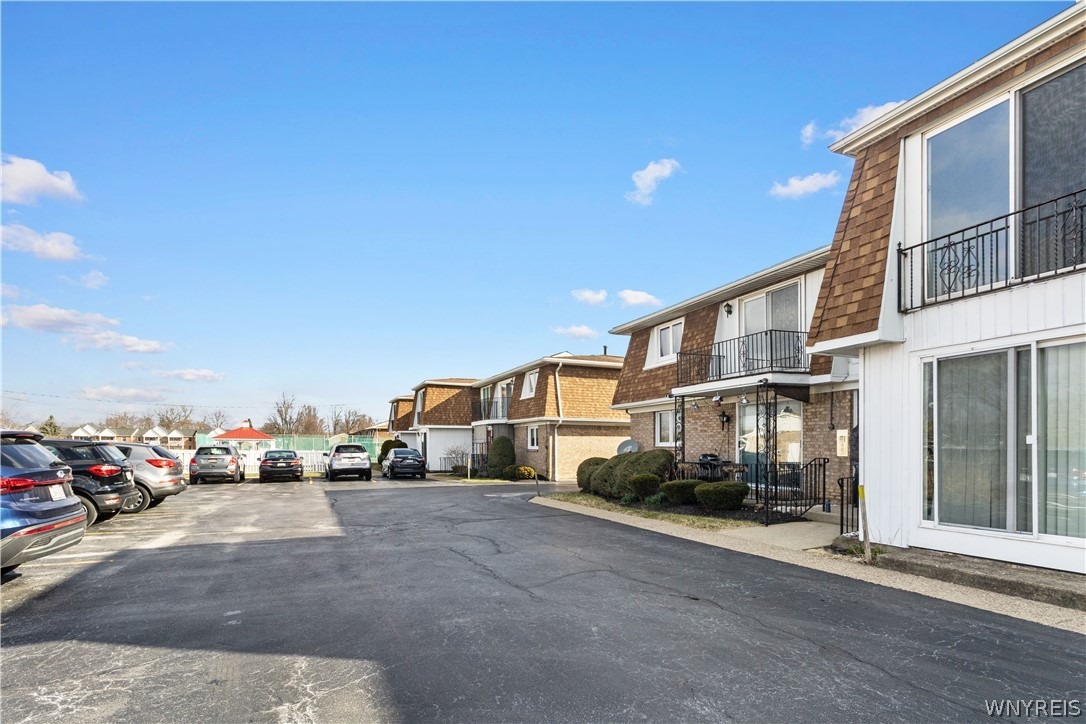 Georgian Ln, Buffalo, NY 14221